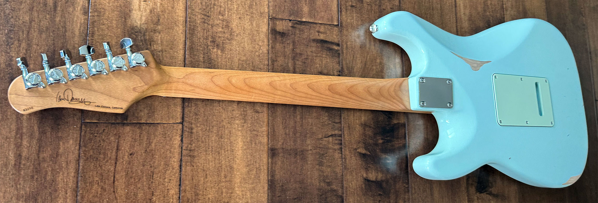 Suhr Ian Thornley Signature HSH Classic S Antique Sonic White 83250