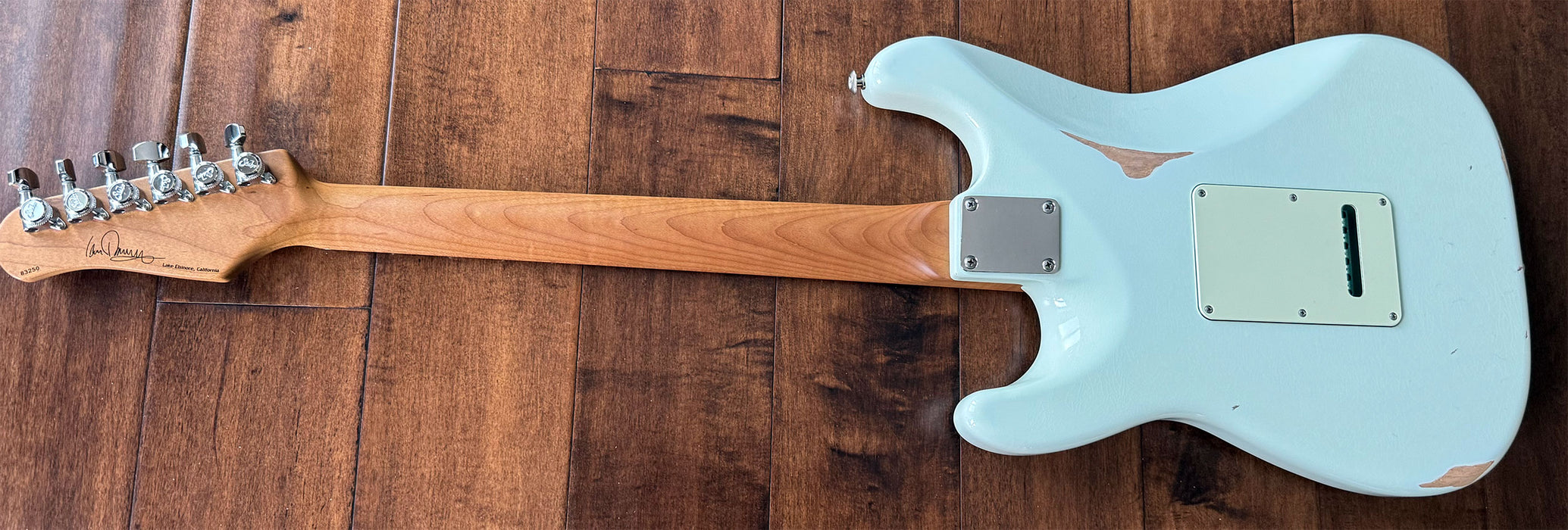 Suhr Ian Thornley Signature HSH Classic S Antique Sonic White 83250