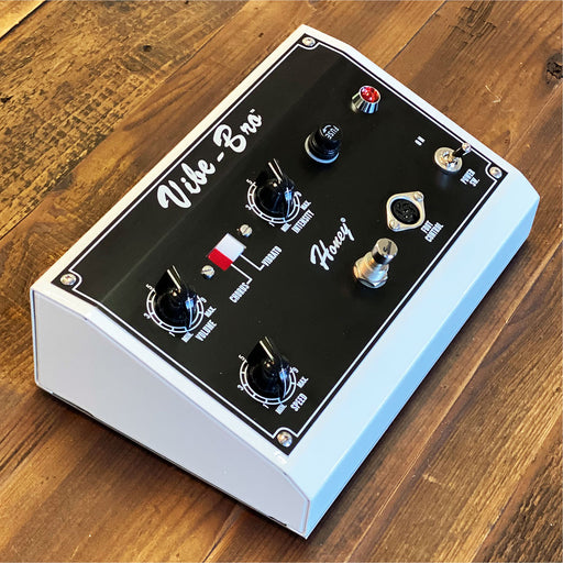 Shin-ei VB-1 Vibe-Bro Chorus Vibrato Pedal Limited Woodstock '69 White